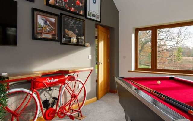 Serene Riverside 6BR Luxury Retreat in Curdridge