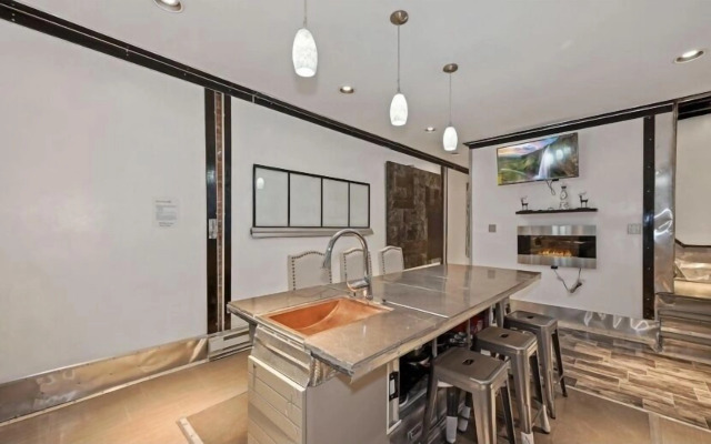 Stylish 4 bedroom home near Philadelphia