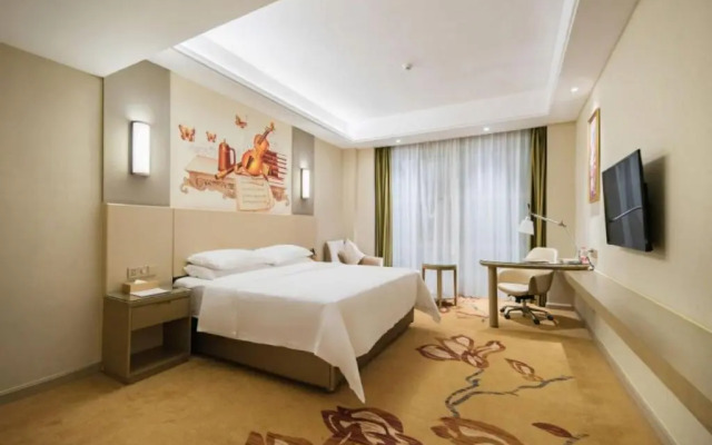 Vienna International Hotel (Haikou Old Town High-speed Railway Station)