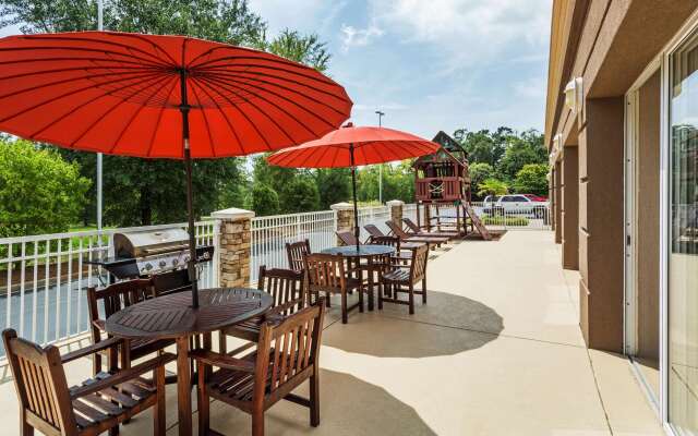 Hampton Inn & Suites Clinton - I-26