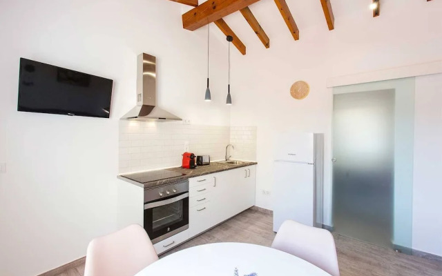 Apartment With air Conditioning, Parking and Wi-fi