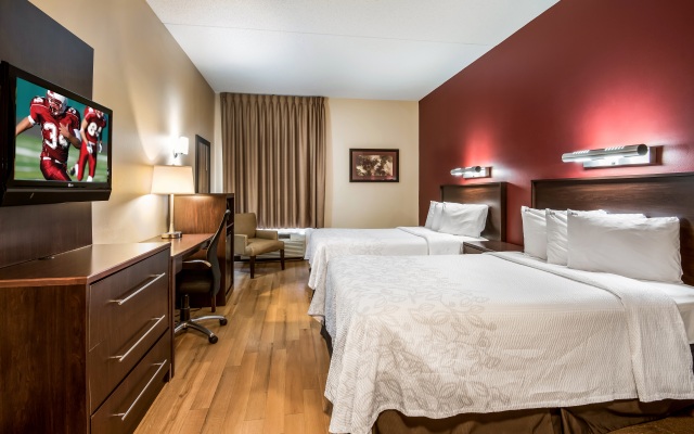 Red Roof Inn PLUS+ Long Island - Garden City