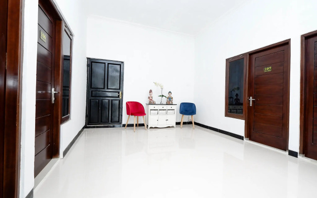 OYO 1611 Four D'home