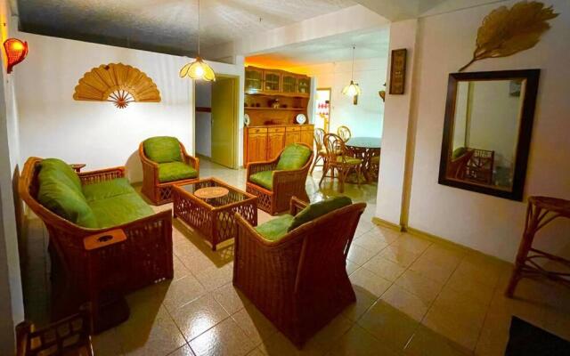 Lovely 2-bedroom condo close to the beach…