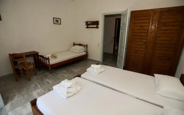 Bastas Hotel & Studios