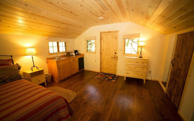 Orchard Canyon on Oak Creek