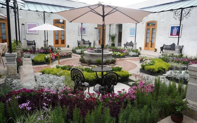 Por los Siglos Hotel