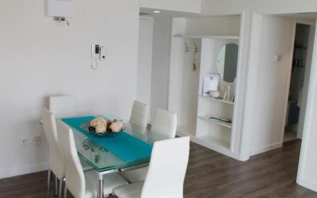 Lazuli Beachfront Apartment 254