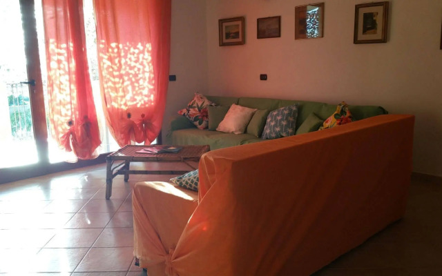Artistika Golden Apartment