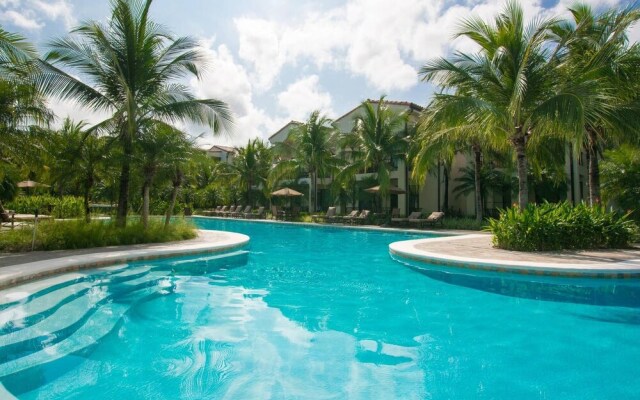 Classy artsy ocean-view unit near pool at Pacifico in Coco sleeps 6