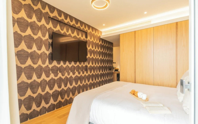 Pureview Luxury Suites, with breakfast & pool