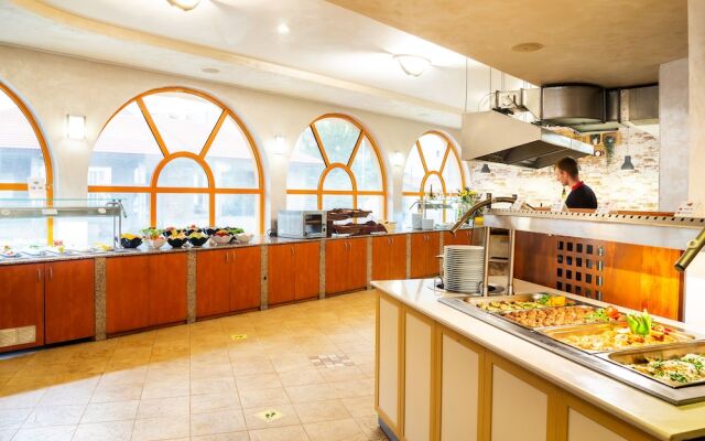 Complex Sunrise by HMG - All Inclusive