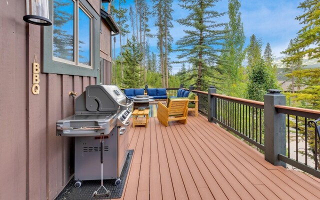 Majestic Lodge Retreat Amenities & Views