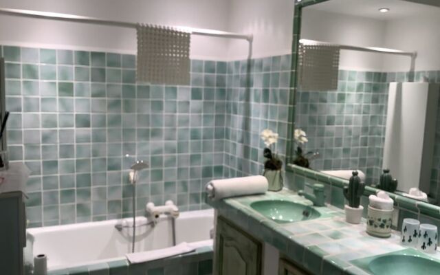 Les Grimaldines - Maison d'Hotes C 2 Bis