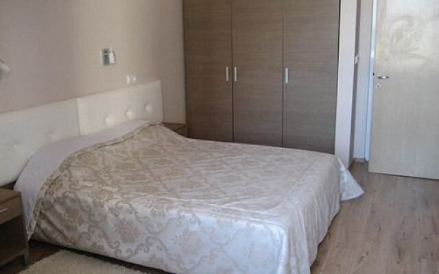 Pomorie Bay Apartments and Spa