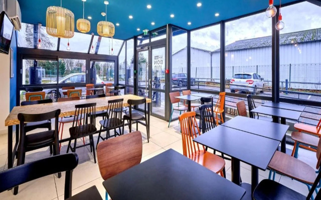 Hotel Kyriad Direct Moulins Sud