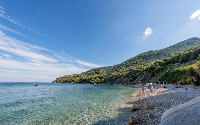 Lithalona Villas & Houses