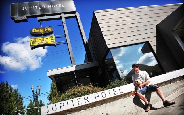 Jupiter Hotel