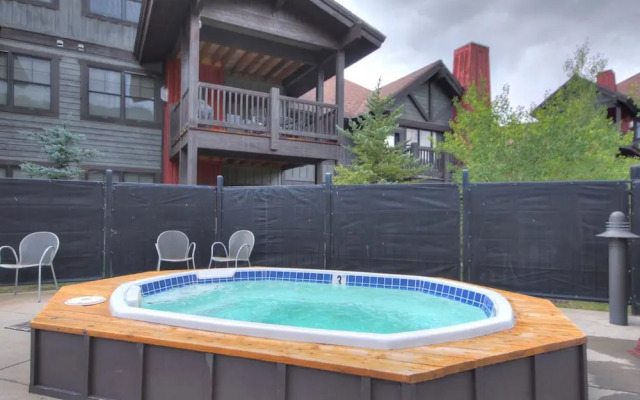 The Perfect Condo in West Village, Big Deck and next to the lift - CA1203 by RedAwning