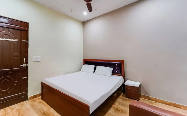 SPOT ON 61934 D Night Hotel