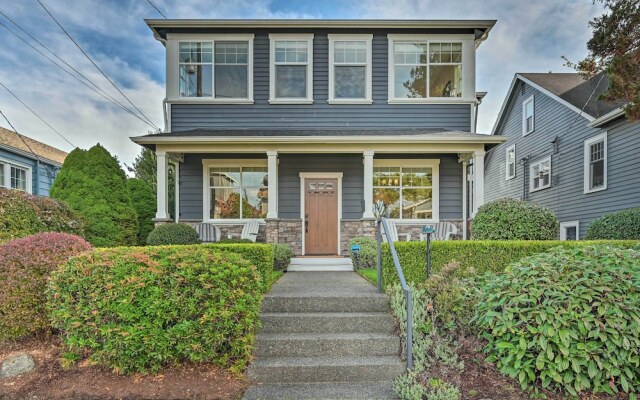 Sunny Seattle Home w/ Deck ~ 6 Mi to Downtown