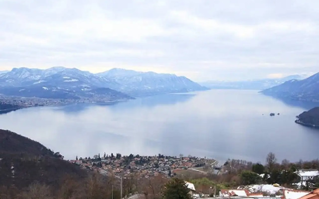 Stylish Lake Maggiore Apartment With Lake Views