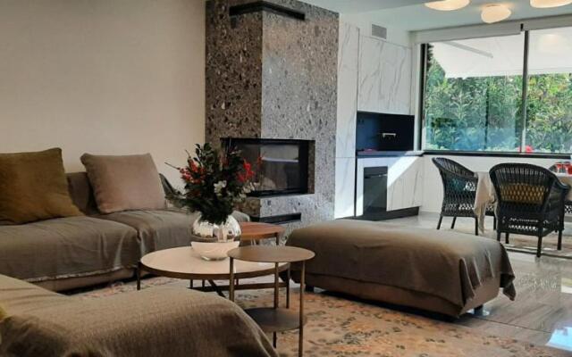 Sandy's Superior Suite