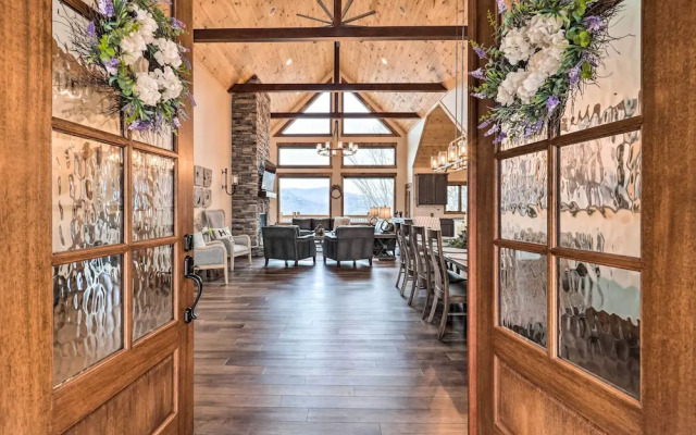 Mountainside Retreat w/ Fire Pit in Banner Elk