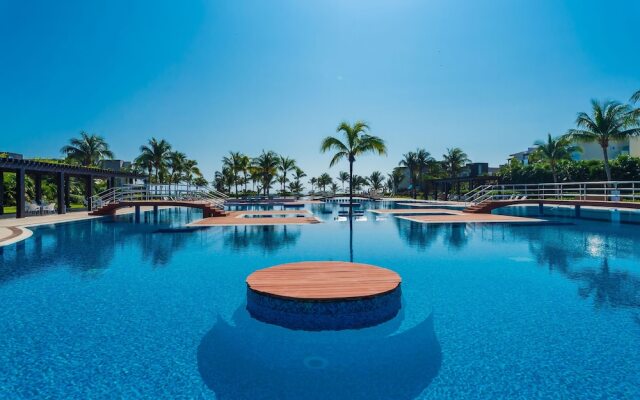 Z Casa Girasol 2 Bedroom Condo by Redawning