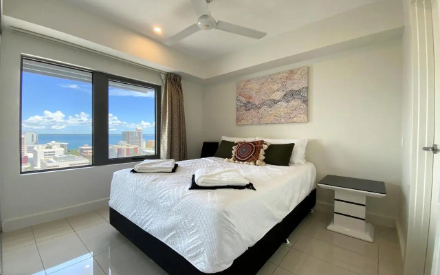 "NEWQUAY" Ideal Location & Views at PenthousePads