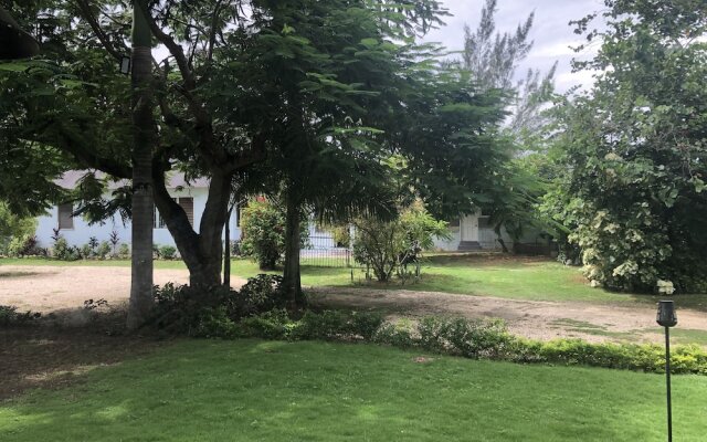 Airport Beach Hotel