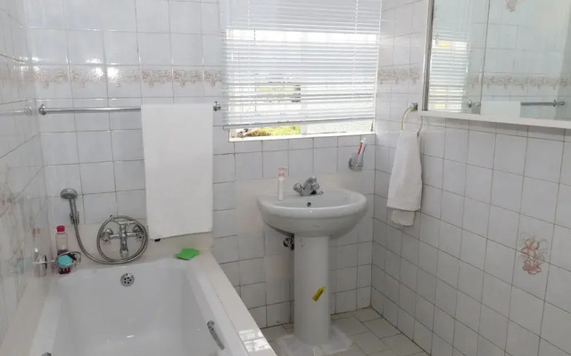 Eastlea 3-Bedroom Apartment