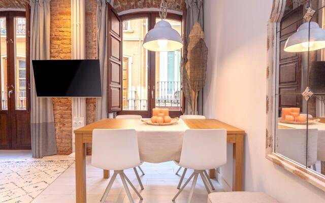Stunning one-bedroom apartment near the Cathedral. Zacatin 201