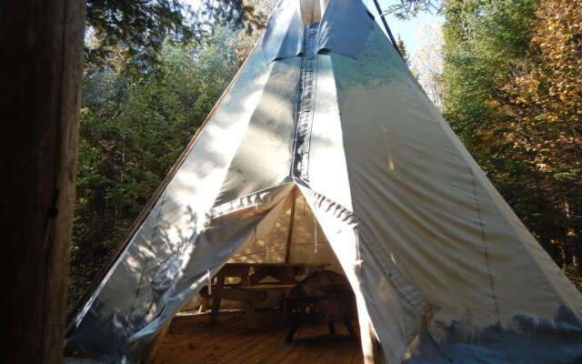 Aux Tipis de la Rivière Sauvage