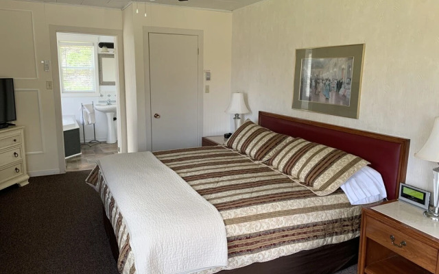 The Lionstone Inn Motel and Cottages