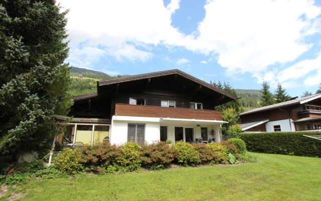 Quaint Apartment near Forest in Neukirchen am Großvenediger