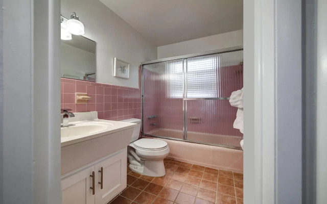 May-Dee Suites
