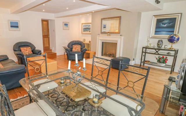 Park Road Apartment