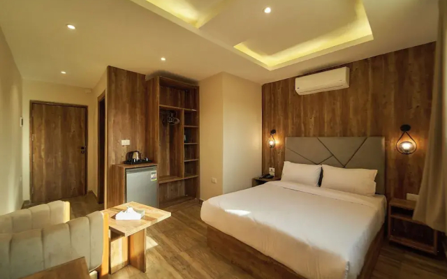 Crown Pyramids View Hotel