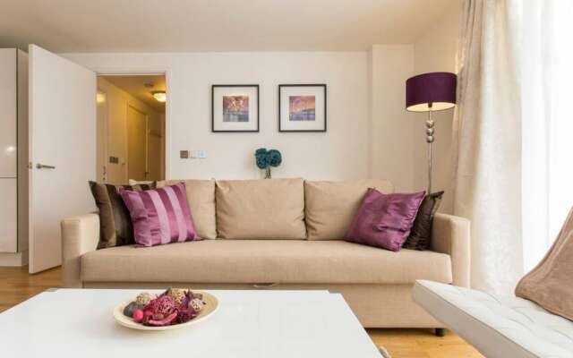 Luxury 1 Bed Apartment With Balcony In Greenwich