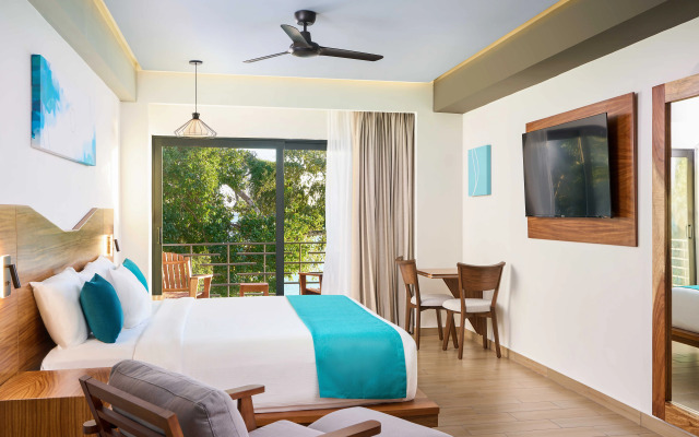 Cristalino Lagoon Front Hotel Restaurant & SPA