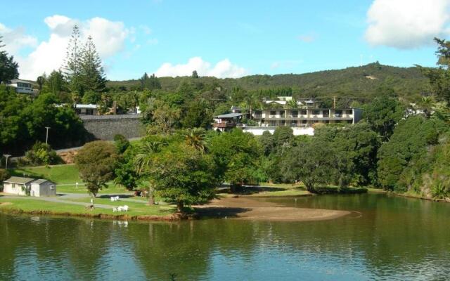 Waterfalls Estate - Motel & Campground