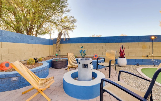 Putting Green & Hot Tub: Goodyear Retreat!