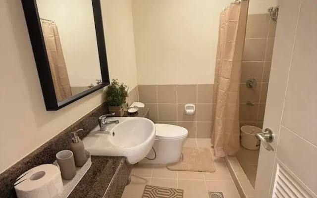 Cozy Modern Apartment Condo Unit