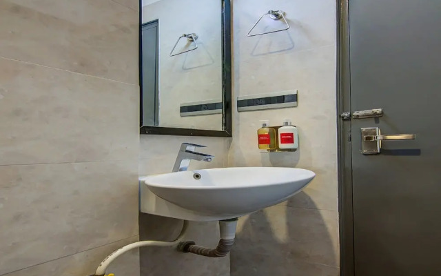 OYO Townhouse 040 Global Village Tech Park