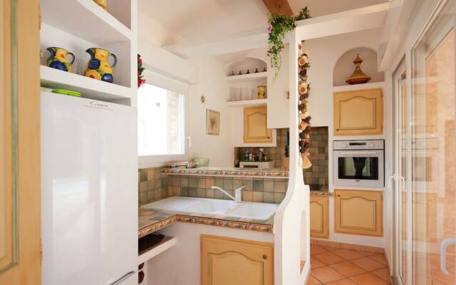 Villa With air Conditioning and Private Pool 1 km From Saint-paul-en-foret and 35 km From the sea