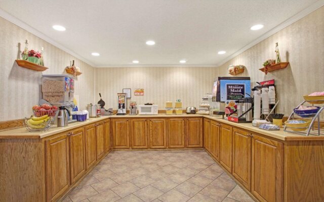 Days Inn & Suites by Wyndham Collierville Germantown Area