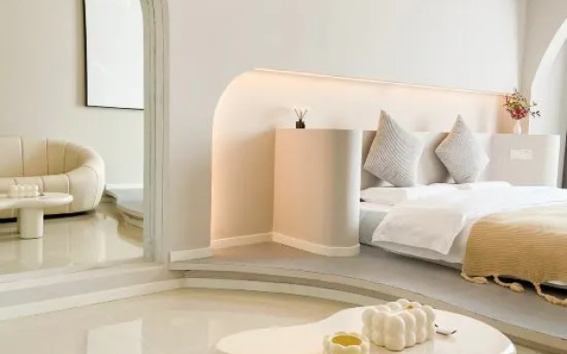 Xiyue Cinema Apartment (Changzhou North Railway Station)