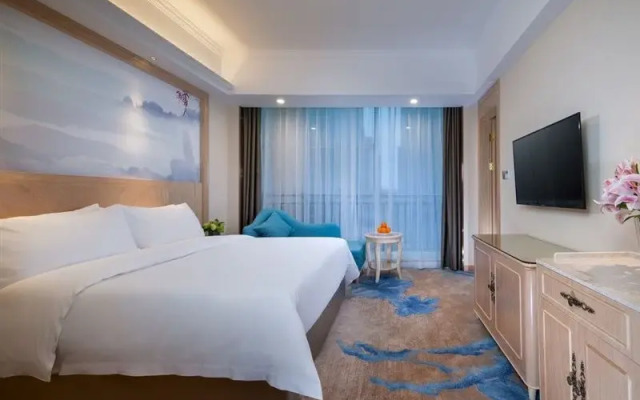 Vienna Hotel (Chongqing West Railway Station Baguocheng)