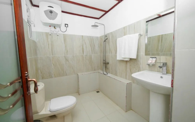 OYO 575 White Rose Residence